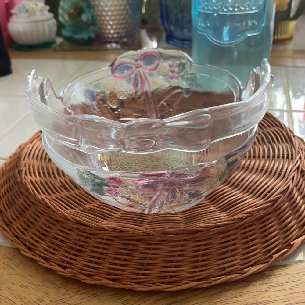 Bows, bells pine cones glass dish - Picture 3 of 3